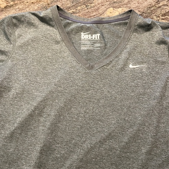 NIKE dri-fit grey large v-neck shirt polyester - Picture 4 of 5